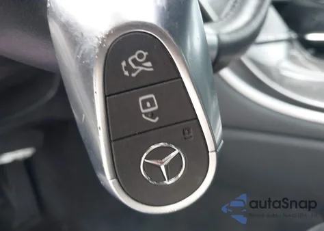 2022 Mercedes-Benz C 300 4Matic z USA, uszkodzony, nr VIN W1KAF4HB8NR037922